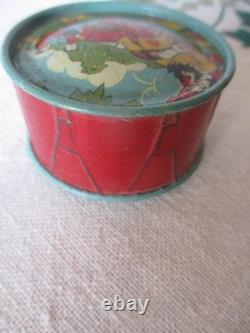 HOCHET SIFFLET CHAPERON ROUGE tôle lithographiée JOUET ANCIEN