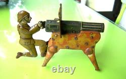Homme a la mitrailleuse jouet mecanique en tole (1940) Gunthermann