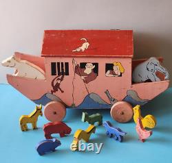JOUET ANCIEN DE PLANCHER EN BOIS DECORE ARCHE DE NOE AVEC 11 ANIMAUX 1937's