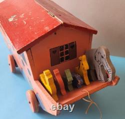 JOUET ANCIEN DE PLANCHER EN BOIS DECORE ARCHE DE NOE AVEC 11 ANIMAUX 1937's