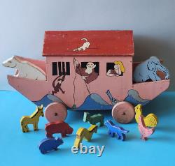 JOUET ANCIEN DE PLANCHER EN BOIS DECORE ARCHE DE NOE AVEC 11 ANIMAUX 1937's