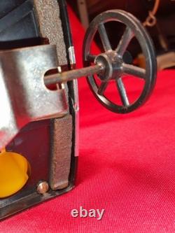 JOUSTRA Grand Camion Grue Réf. 653 Ancien Jouet Mécanique Tole Camion Bernard