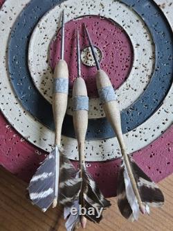 Jeu Ancien cible Avec 3 Fléchettes Bois Et Plumes Naturelles