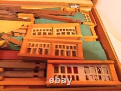 Jeujura 32 F Chalet Suisse a construire avec mallette bois 1/24