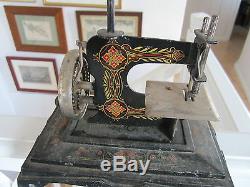 Jouet Ancien Machine A Coudre Miniature Baby En Fonte Et Tole Peinte Vers 1920