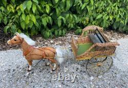 Jouet Cabriolet hippomobile cheval miniature déco poupée taille Parisienne XXème