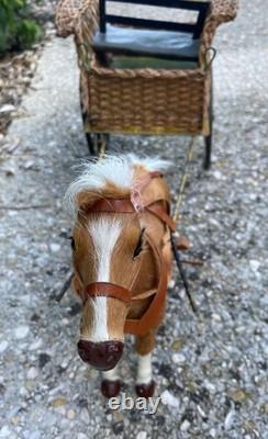 Jouet Cabriolet hippomobile cheval miniature déco poupée taille Parisienne XXème