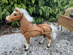 Jouet Cabriolet hippomobile cheval miniature déco poupée taille Parisienne XXème