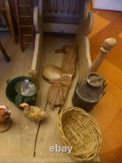 Jouet. Ecurie G LENOBLE avec nombreux accessoires dont un cheval, Rare