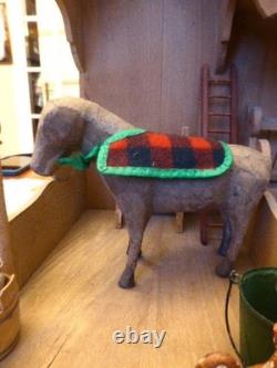 Jouet. Ecurie G LENOBLE avec nombreux accessoires dont un cheval, Rare