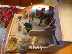 Jouet. Ecurie G LENOBLE avec nombreux accessoires dont un cheval, Rare