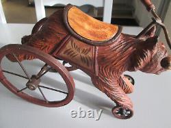 Jouet ancien 19ème, ours de la forêt noire en bois sculpté