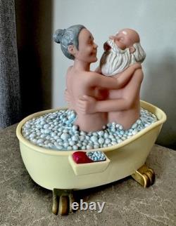 Jouet ancien en plastique drôle d'action vie sexuelle d'un vieux couple