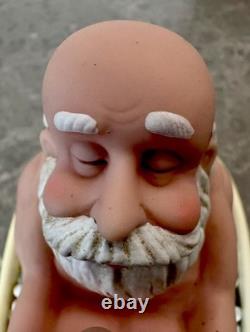 Jouet ancien en plastique drôle d'action vie sexuelle d'un vieux couple