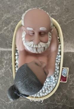 Jouet ancien en plastique drôle d'action vie sexuelle d'un vieux couple