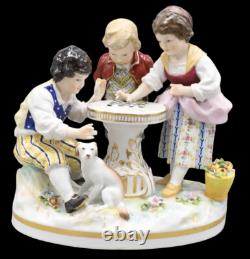 LES JOUEURS DE DAMES vers 1900 / porcelaine