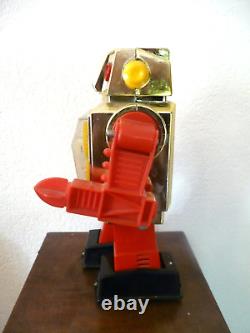 LOT 2 ROBOTS TOLE ET PLASTIQUE-S. H HORIKAWA GEAR-ATTAKING MARTIAN-1960s/1970s