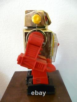 LOT 2 ROBOTS TOLE ET PLASTIQUE-S. H HORIKAWA GEAR-ATTAKING MARTIAN-1960s/1970s