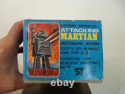 LOT 2 ROBOTS TOLE ET PLASTIQUE-S. H HORIKAWA GEAR-ATTAKING MARTIAN-1960s/1970s