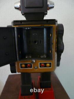 LOT 2 ROBOTS TOLE ET PLASTIQUE-S. H HORIKAWA GEAR-ATTAKING MARTIAN-1960s/1970s