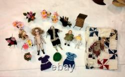 LOT MAISON POUPEE ANCIENNE 5 poupees +fleurs+chaise+courte pointe+accessoires