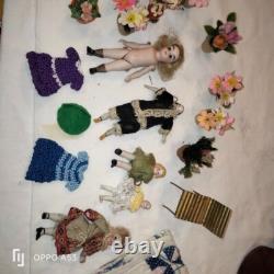 LOT MAISON POUPEE ANCIENNE 5 poupees +fleurs+chaise+courte pointe+accessoires