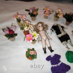 LOT MAISON POUPEE ANCIENNE 5 poupees +fleurs+chaise+courte pointe+accessoires