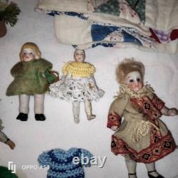 LOT MAISON POUPEE ANCIENNE 5 poupees +fleurs+chaise+courte pointe+accessoires