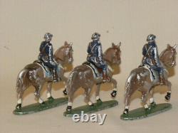 Lot D'ancienne Figurine Et Accessoire Quiralu En Aluminium Soldat Cavalier ++