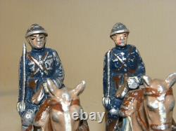 Lot D'ancienne Figurine Et Accessoire Quiralu En Aluminium Soldat Cavalier ++