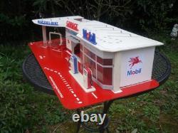 Magnifique Garage Mobil Jouets Depreux 1970 Vroom