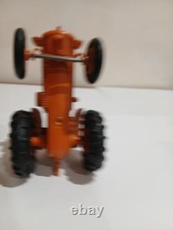 Modélisme C. I. J Tracteur Agricole et sa Remorque en tôle