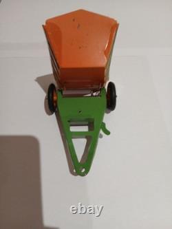 Modélisme C. I. J Tracteur Agricole et sa Remorque en tôle