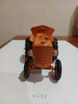 Modélisme C. I. J Tracteur Agricole et sa Remorque en tôle