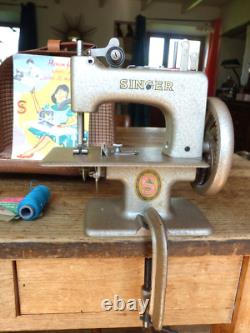 PETITE MACHINE à COUDRE SINGER JOUET ANCIEN+MALETTE+NOTICE ET ACCESSOIRS