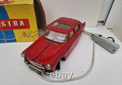 Peugeot 404 Joustra en boite d'origine jouet ancien en tôle