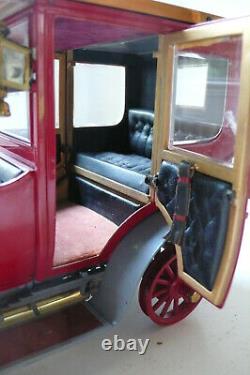 RARE COUPÉ DE VILLE (TÔLE-CUIR -LAITON-VERRE) Lg 30 cm À RESTAURER (PNEUS)