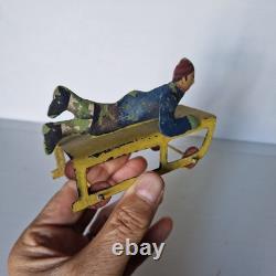 Rare JOUET ANCIEN 1930 LUGE tole peinte 11 cm sur roulettes ski, sport d'hiver