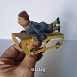 Rare JOUET ANCIEN 1930 LUGE tole peinte 11 cm sur roulettes ski, sport d'hiver