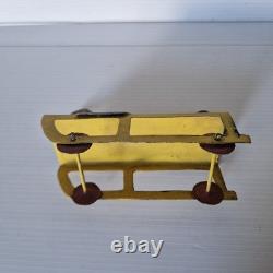 Rare JOUET ANCIEN 1930 LUGE tole peinte 11 cm sur roulettes ski, sport d'hiver