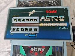 Tomy Astro Shooter Vintage Fonctionne Bien Avec Pieds AC Et Panneau Singapour