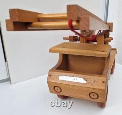 Très grand camion de pompier Dejou jouet ancien en bois en très bel état