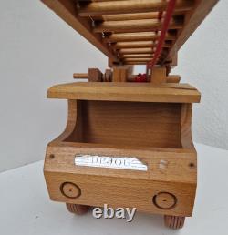 Très grand camion de pompier Dejou jouet ancien en bois en très bel état