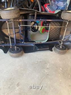 Voiture à pédales ancienne Contact par tel